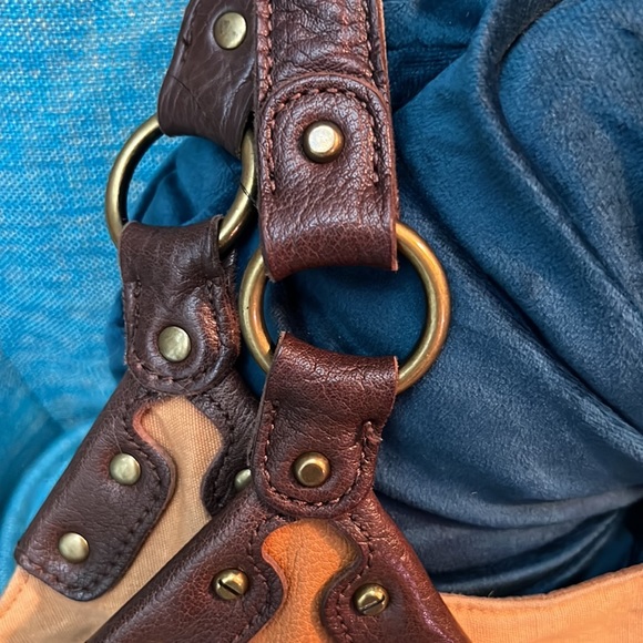 Brown leather two tone The Sak hobo bag with gold hardware - Picture 7 of 7